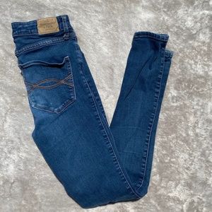 ABERCROMBIE & FITCH SUPER SKINNY JEANS